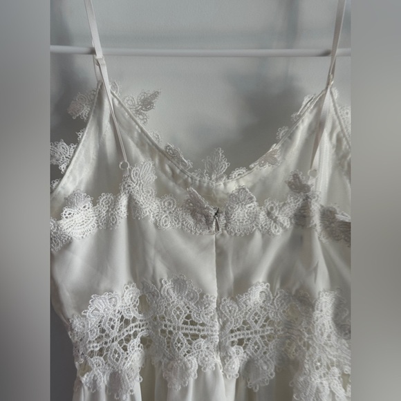 Elegant White Lace Dress - Picture 10 of 12